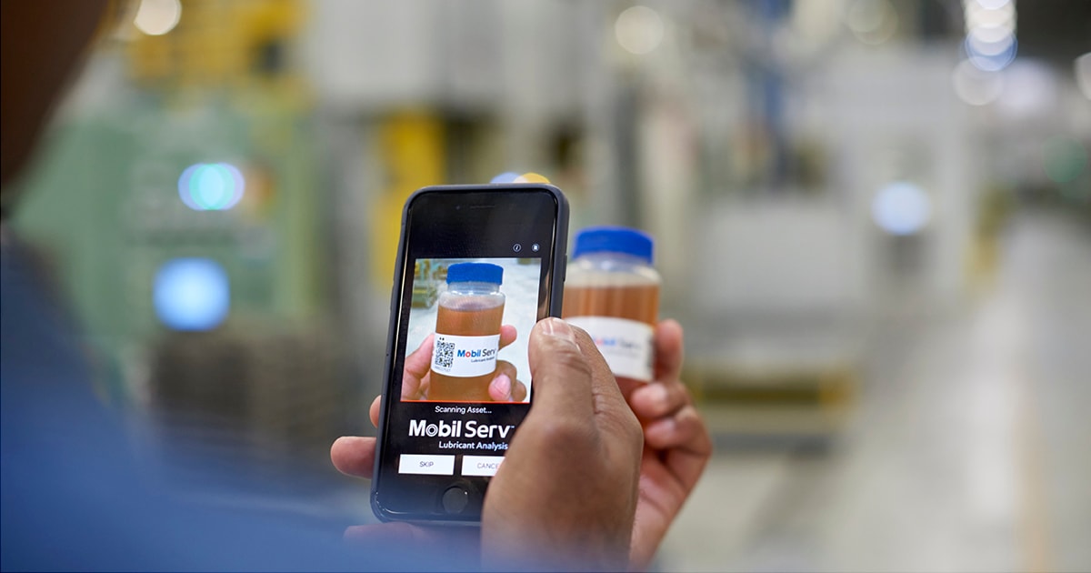 5W30 oil reduces Maintenance Downtime Mobil™ Industrial